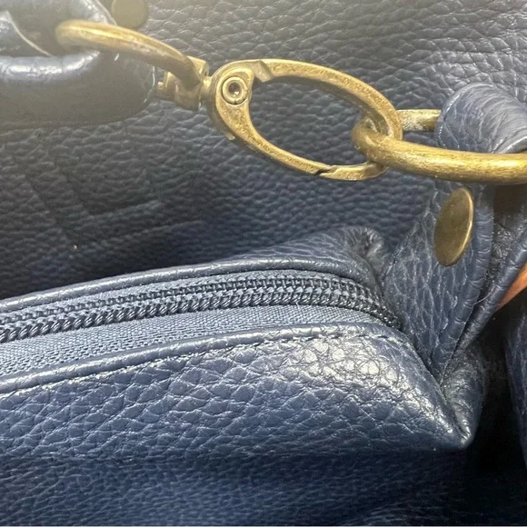 G.H. Bass & Co caramel vegan leather tote bag with navy blue crossbody strap - Picture 14 of 16